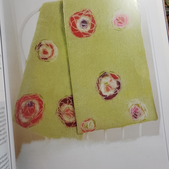 NUNO NOUVEAU Liz Clay book on Nuno Felting - Picture 4 of 13